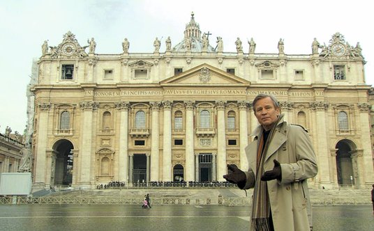 Narratorem filmu dokumentalnego &#x201e;&#x15a;wiadectwo&#x201d; (2008) na podstawie ksi&#x105;&#x17