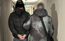 Sprawca działał według powtarzalnego schematu: wyszukiwał ogłoszenia na portalach sprzedażowych, po 