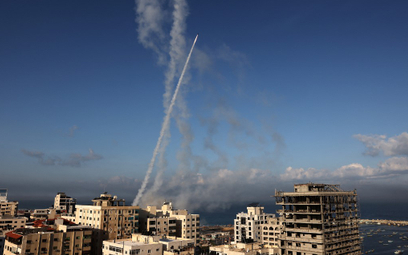 Grad rakiet wystrzelony ze Strefy Gazy. Bojownicy wkroczyli do Izraela