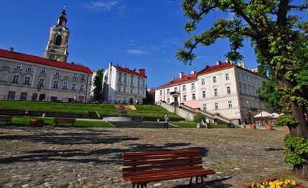 Tylko w ciągu jednego roku 22 miasta w archidiecezji przemyskiej straciły 916 mieszkańców. Z Przemyś