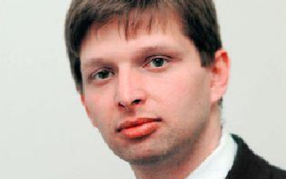 De­fi­cyt w gó­rę