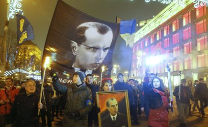 Z okazji rocznicy Stepana Bandery Ukraińcy urządzają w Kijowie marsze z pochodniami