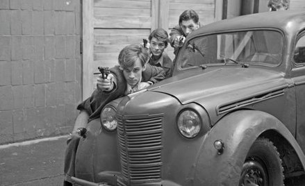 Instruktorzy Szarych Szeregów są pokazani jako niedojrzali nastolatkowie – pisze autor