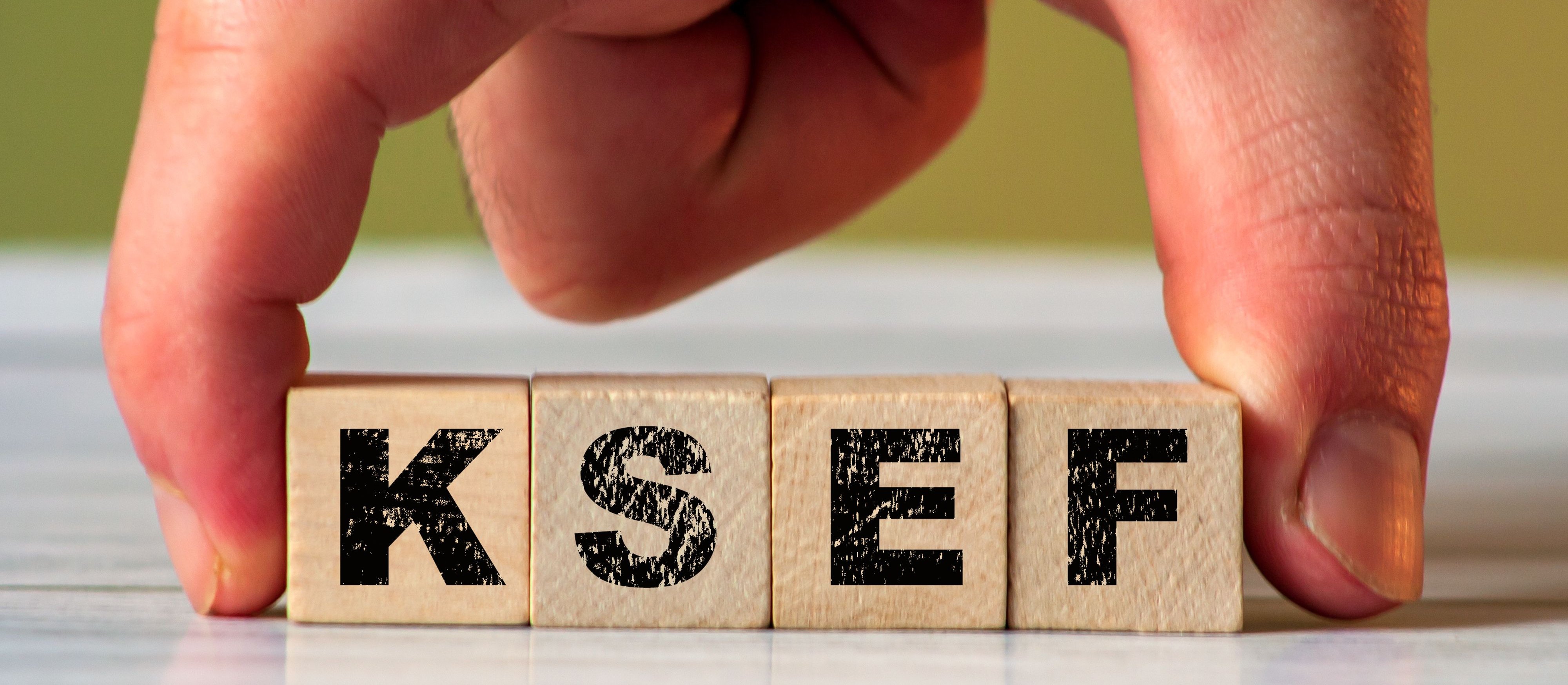 Niezbędnik przedsiębiorcy: KSeF: faktura spoza systemu a koszty, przekroczony limit sprzedaży, rejestracja auta * powrót na Mały ZUS plus * kilka stoisk, ile opłat targowych * spór o zwrot pomocy covidowej