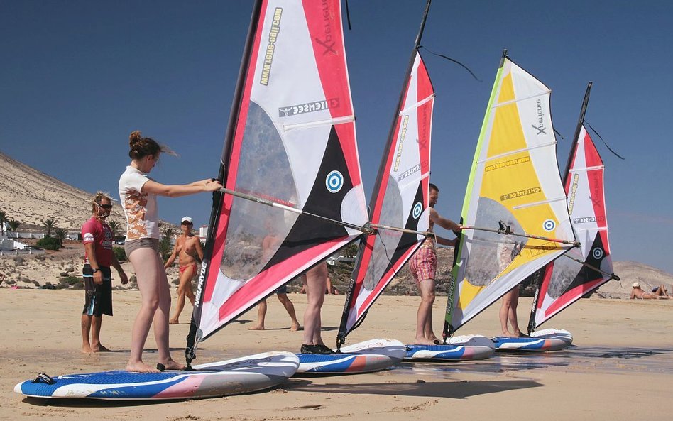 Jednym z atutów wyspy są wiatry i plaże zachęcające do nauki i uprawiania windsurfingu