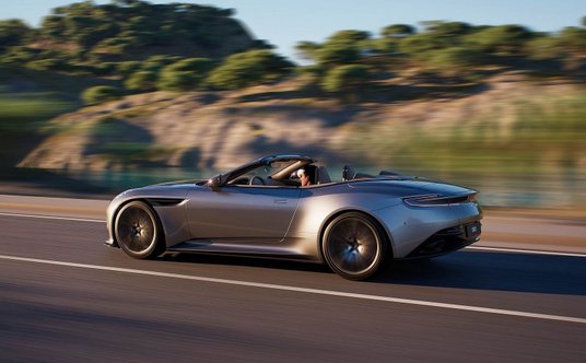 Aston Martin DB12 Volante