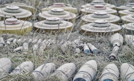 Tajna misja polskich policjantów. Przez kilka miesięcy rozminowywali Ukrainę