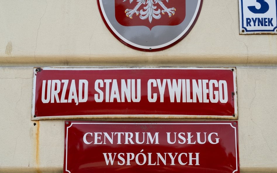 Od niedzieli w każdym Urzędzie Stanu Cywilnego w Polsce będzie możliwa transkrypcja zagranicznego ak