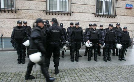 Mniej wywiadów środowiskowych