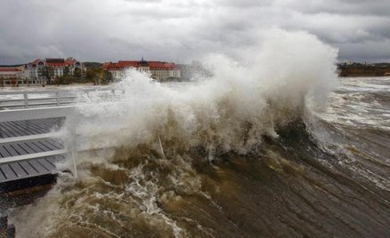 Huraganowe wiatry będą często nawiedzały Polskę. Spowszednieją zdjęcia takie jak to, przedstawiające