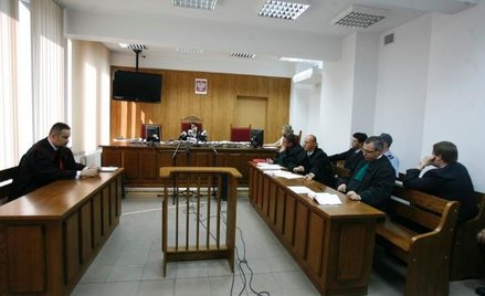 Kto może zawieszać adwokata