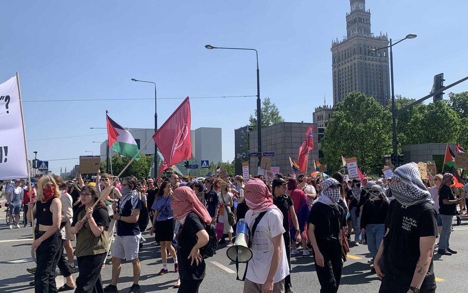 Aktywiści na kilka chwil przed rozpoczęciem akcji protestacyjnej