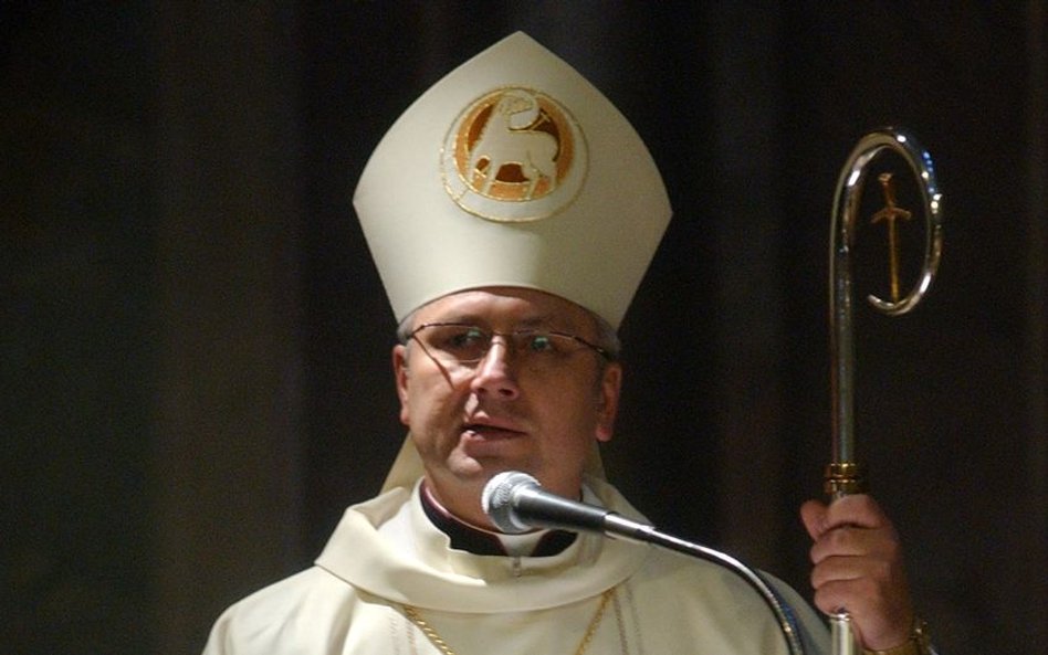 O usunięcie kontrowersyjnego tekstu prosił sekretarz generalny episkopatu Polski bp Artur Miziński