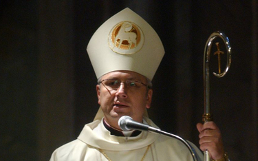O usunięcie kontrowersyjnego tekstu prosił sekretarz generalny episkopatu Polski bp Artur Miziński