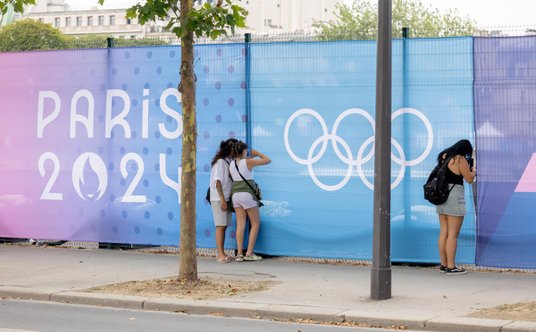 Wiele aren i miejsc turystycznych można dziś oglądać jedynie przez dziurkę od klucza