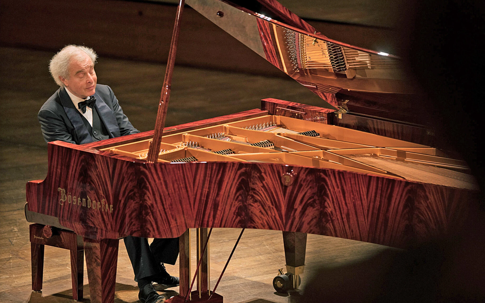 András Schiff i jego ulubiony mahoniowy Bösendorfer