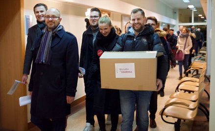 Środowa akcja zbierania podpisów przeszła najśmielsze oczekiwania - w ciągu 10 godzin zebrano 25 tys