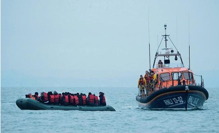 Ci imigranci mieli szczęście, do Anglii pomogła im dotrzeć brytyjska organizacja pozarządowa RNLI
