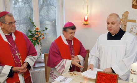 Ks. Andrzej Dymer (z prawej) od 2010 r. był dyrektorem Instytutu Medycznego im. Jana Pawła II w Szcz
