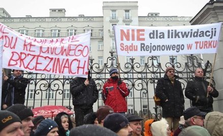 W sprawie małych sądów PO i Jarosław Gowin napotkali ostry sprzeciw PSL, opozycji i środowisk lokaln