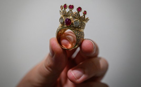 Pierścień „Korona” (Crown) rapera Tupaca Shakura