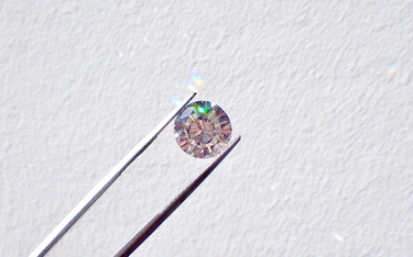 Koncern De Beers postanowił zrezygnować z produkcji drobnych diamentów laboratoryjnych przeznaczonyc