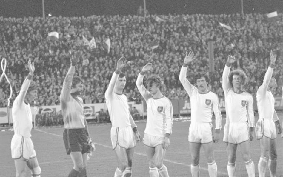 To były piękne dni. Właśnie skończył się mecz Widzewa z Manchesterem United. Pierwszy z lewej Zbigni