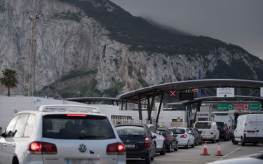 22 grudnia. Kolejka samochodów czekających na wjazd do Gibraltaru z Hiszpanii