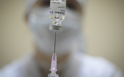 Rosjanie rejestrują już trzecią szczepionkę przeciw Covid-19. Tym razem z żywym wirusem