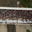 Migranci szturmowali granicę Meksyku. Armia użyła gazu