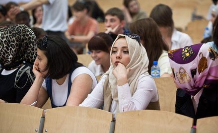 Cudzoziemcy w Polsce: jedno zezwolenie na pobyt i pracę