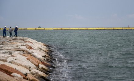 Mojżesz ochronił Wenecję przed wysoką wodą