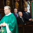 Politycy PiS podczas mszy w intencji ofiar katastrofy smoleńskiej w bazylice archikatedralnej pw. św