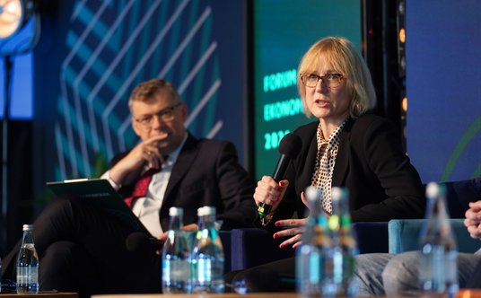 Wymuszona przez pandemię praca zdalna była efektywna, ale obciążająca psychicznie  – mówili uczestni