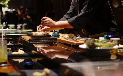 Wkrótce sushimasterów mogą zastąpić roboty. Nad Wisłą taka automatyzacja w gastronomii już stawia sw
