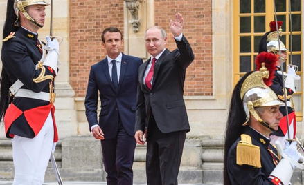 Putin doszedł do władzy jako młody przywódca, który zastąpił niedołężnego Jelcyna. Obok Macrona to o