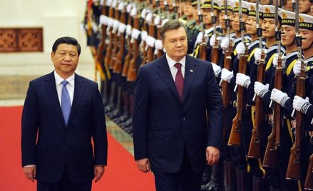 Prezydent Ukrainy Wiktor Janukowycz z Przewodniczącym ChRL Xi Jinpingiem