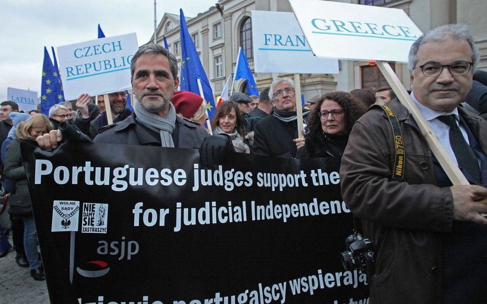 Sędziowie z zagranicy przyjechali na marsz by wesprzeć polskich kolegów