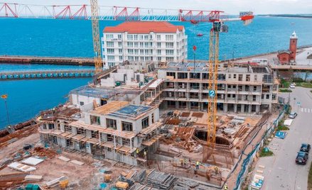 Zespół Marina Royale składać się będzie z trzech apartamentowców położonych nad samym brzegiem morza