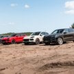 Porsche Cayenne na szosowych oponach z pomocą zaawansowanych systemów można przemierzać grząskie pia