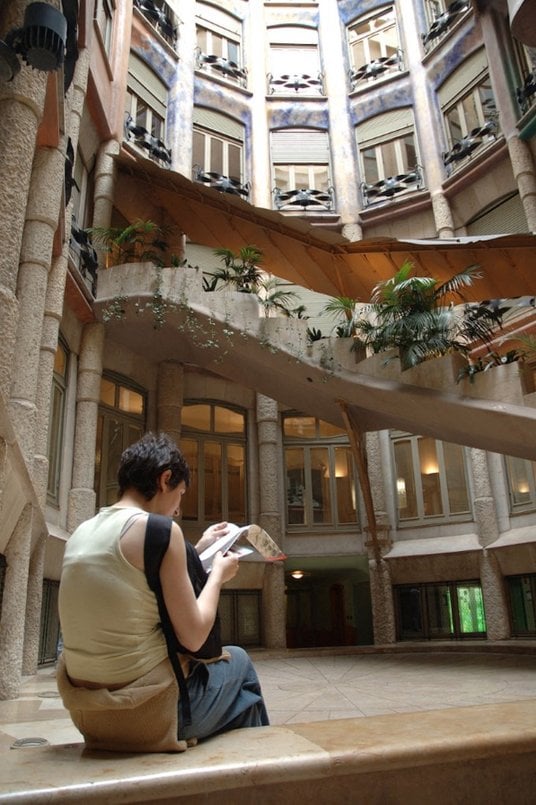 Dziedziniec Casa Milà.