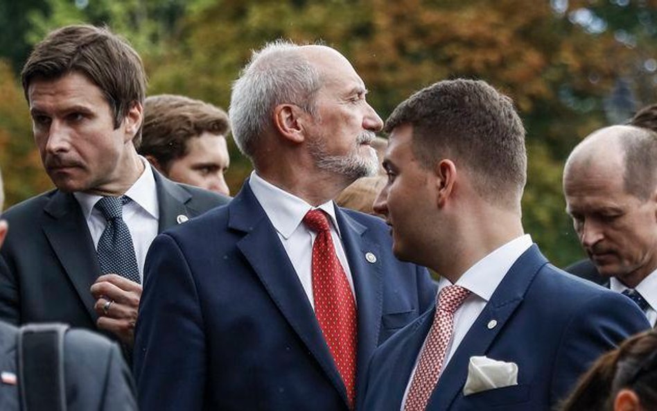 Ministrowie nie stracą doradców: Nie będzie likwidacji gabinetów politycznych