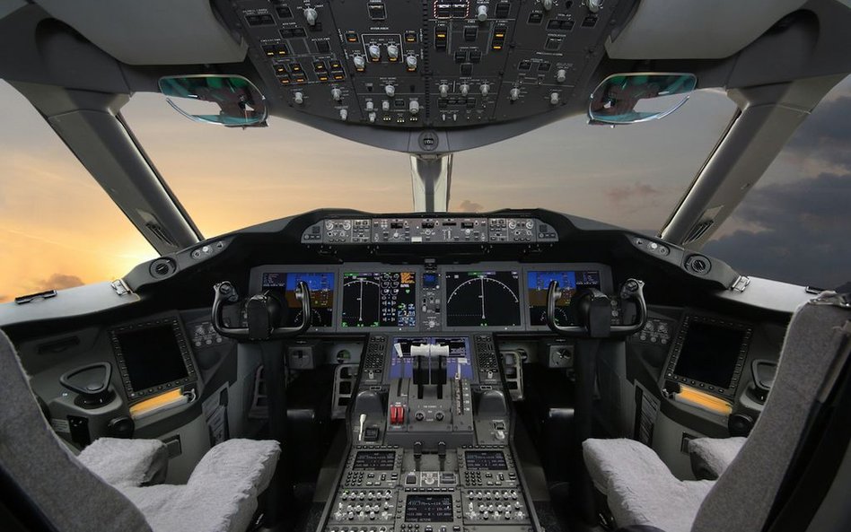Pilot zasnął podczas lotu. Obudził się 46 km za lotniskiem