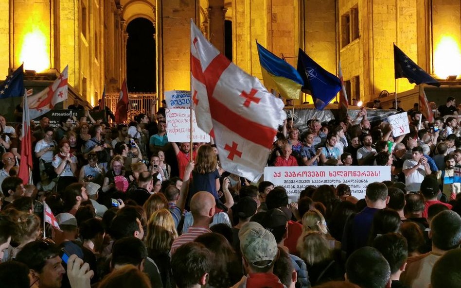 Gruzja: Po antyrosyjskich protestach marszałek rezygnuje