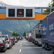 W Austrii wprowadzono zakaz zjazdu z autostrady i jazdy po lokalnych drogach w razie wystąpienia kor