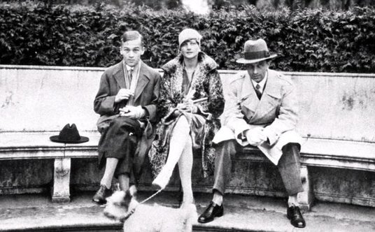 Od prawej: agent polskiego wywiadu Jerzy Sosnowski, zwerbowana agentka Benita von Falkenhayn i brat 