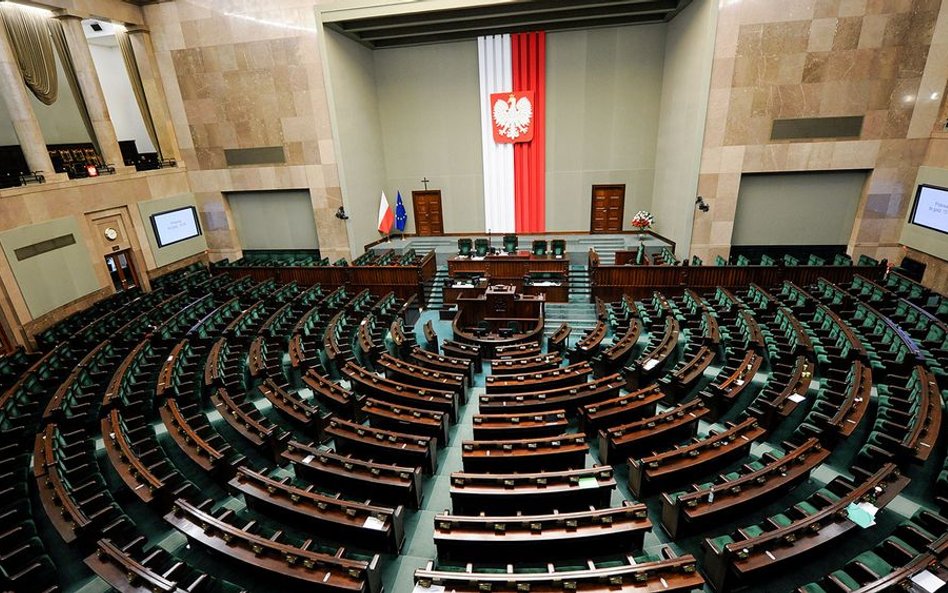 W sondażu zamówionym przez KO, KO tuż za PiS
