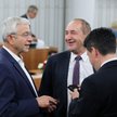 Senatorzy PiS Jerzy Chróścikowski (po lewej) i Jacek Bogucki (w środku) na sali obrad Senatu w Warsz