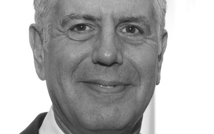 Anthony Bourdain - amerykański kucharz, szef kuchni, pisarz, osobowość telewizyjna (25 czerwca 1956 