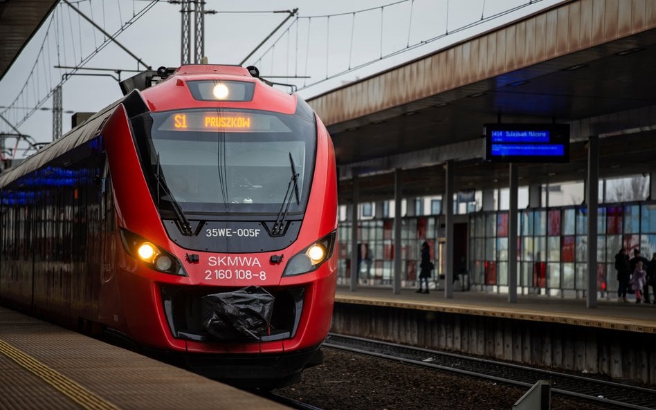 Linia średnicowa obejmuje odcinek linii pomiędzy stacjami Warszawa Zachodnia i Warszawa Wschodnia, p